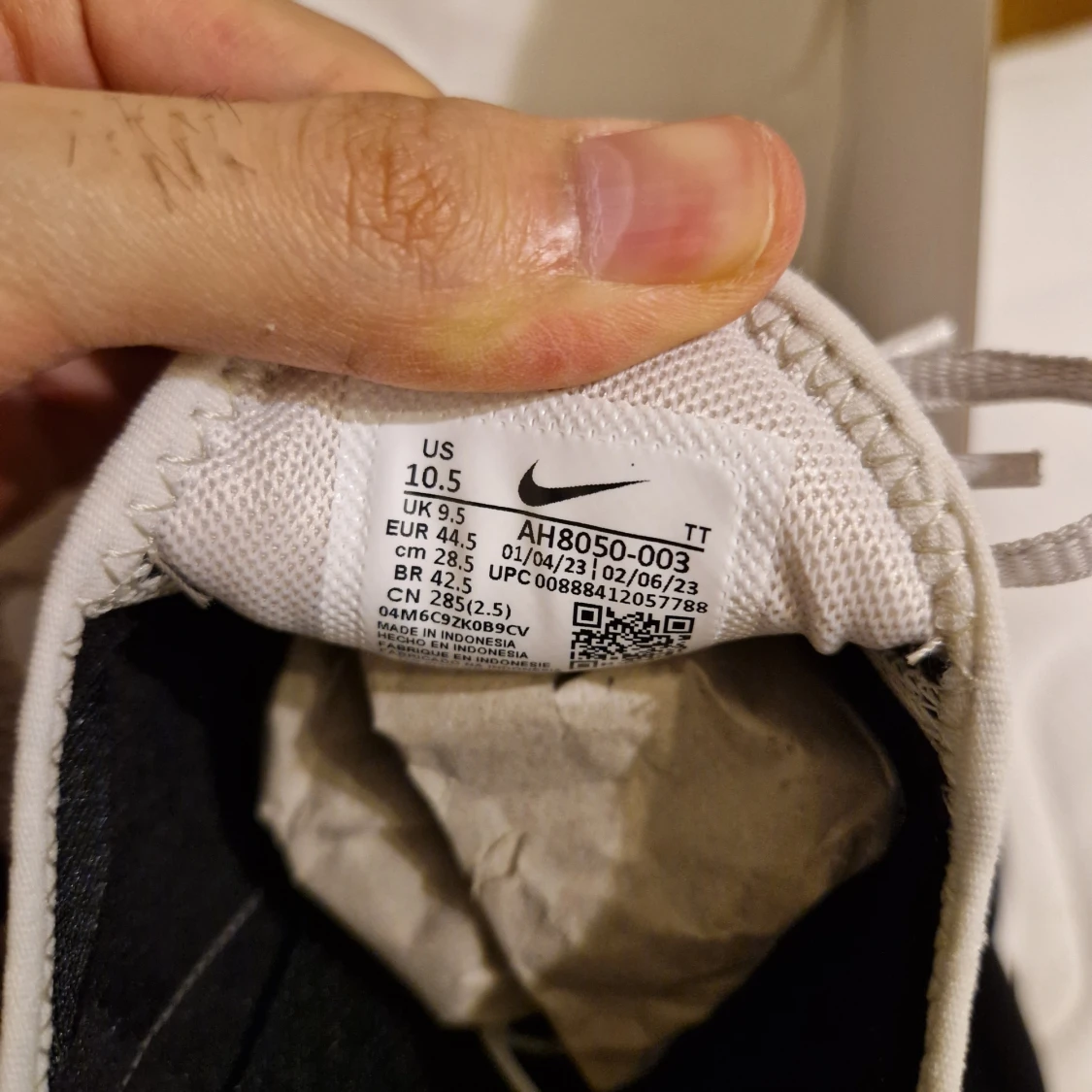 Oanvända Nike Air Max 270 EU44.5 - 4