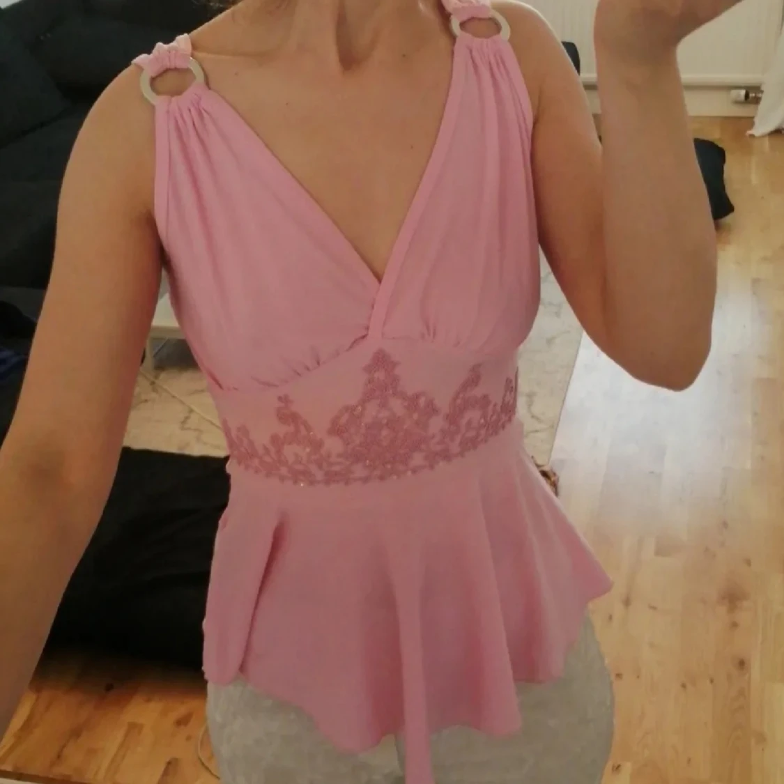 Rosa topp med pärlbroderi - 2