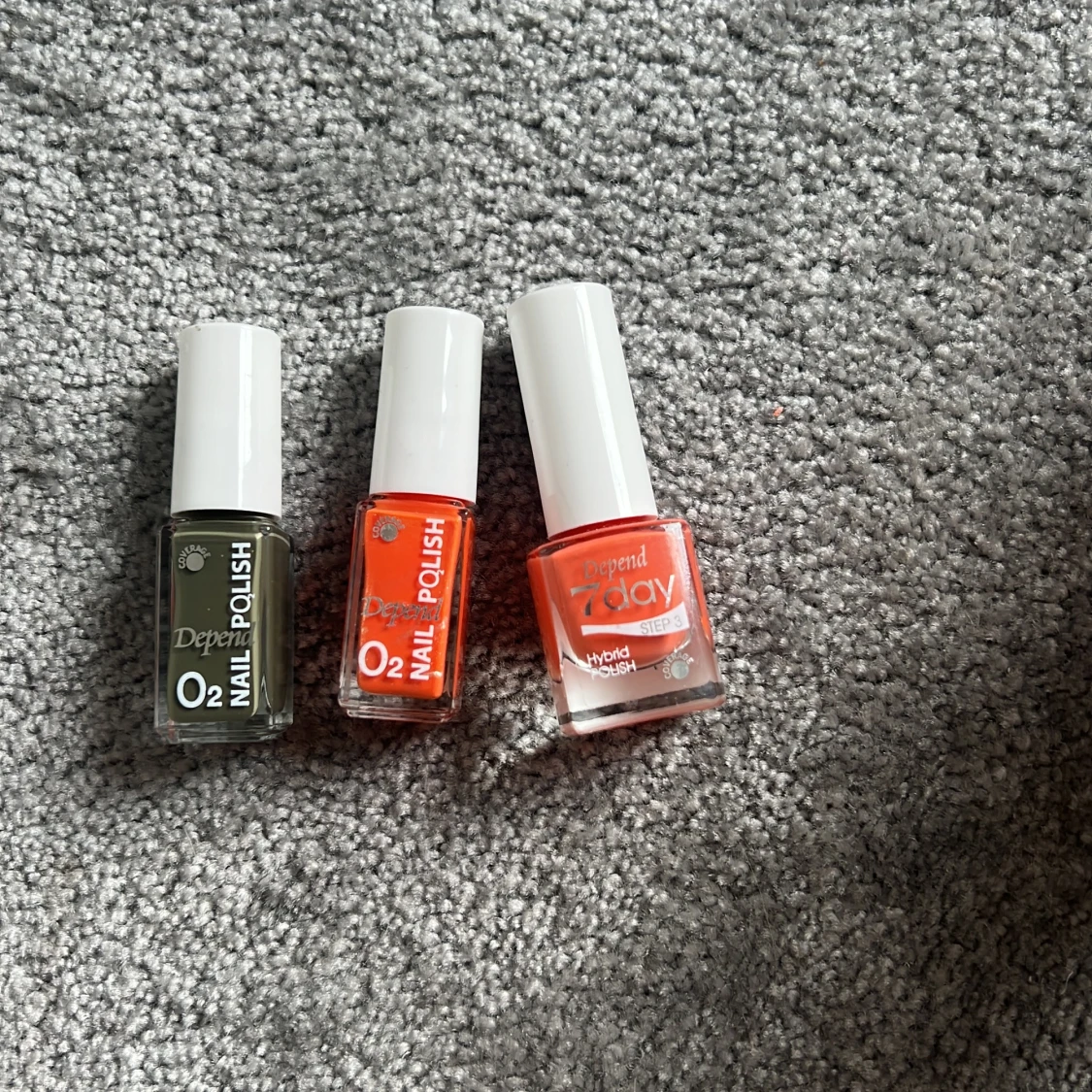 3 nagellack från Depend i orange och grönt
