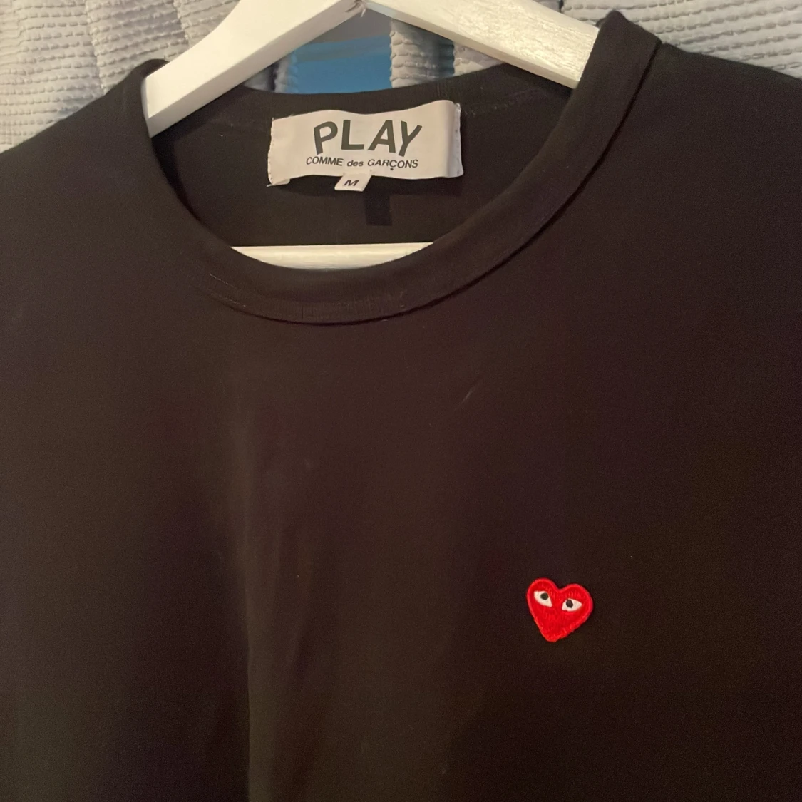 Svart Comme des Garçons Play t-shirt - 1