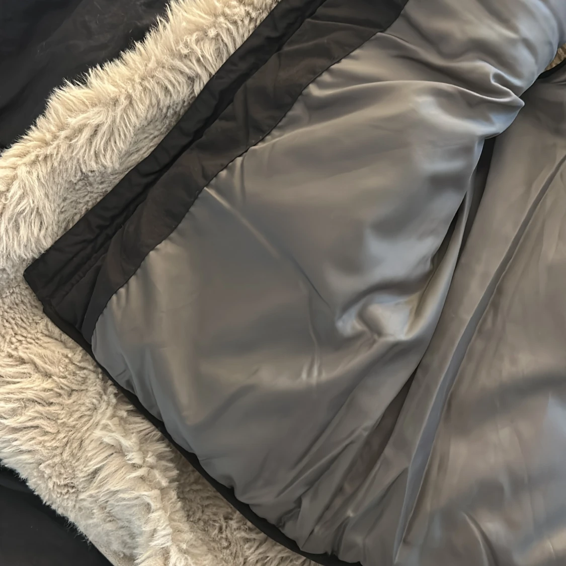 Svart dunväst från Lyle & Scott - 2