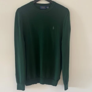 RALPH LAUREN MERINOULL TRÖJA  - Ralph Lauren i merinoull - Storlek M - Mycket fint skick - Deluxecloset