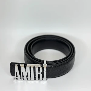 A bälte med silver spänne - Helt nya bälten finns i fler färger, modeller, märken i vår profil! Postar samma dag eller dagen efter som max! 