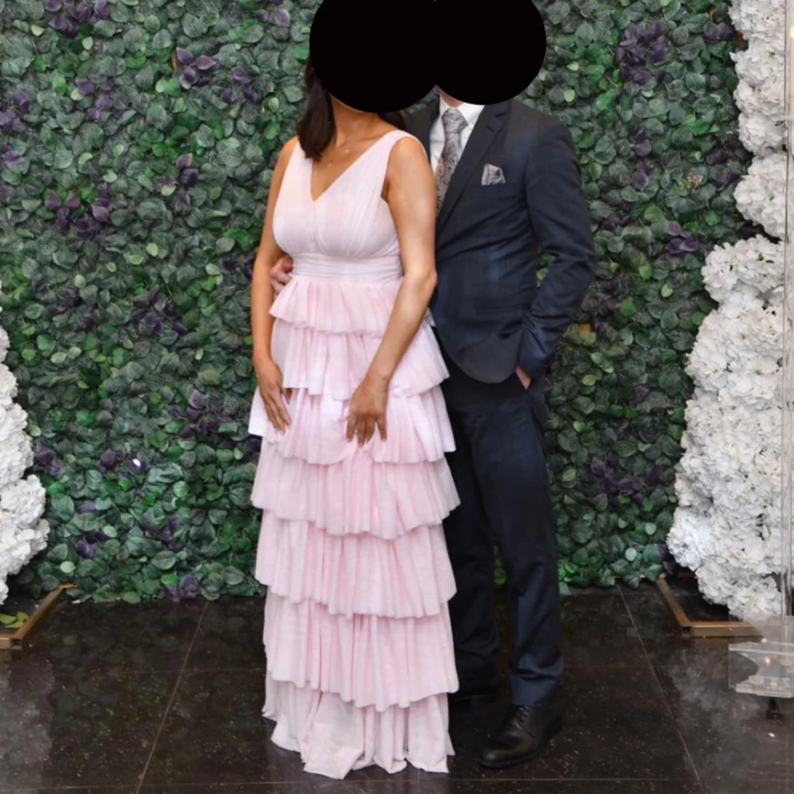 Ljusrosa långklänning med volanger