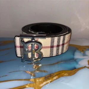 Burberry bälte - Helt ny, TVÅ SIDOR!