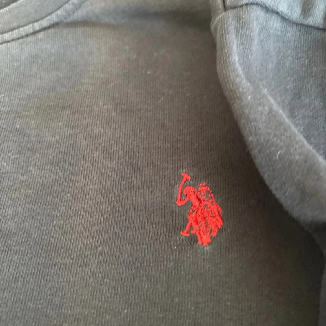 Mörkblå sweatshirt från U.S. Polo Assn. - 1