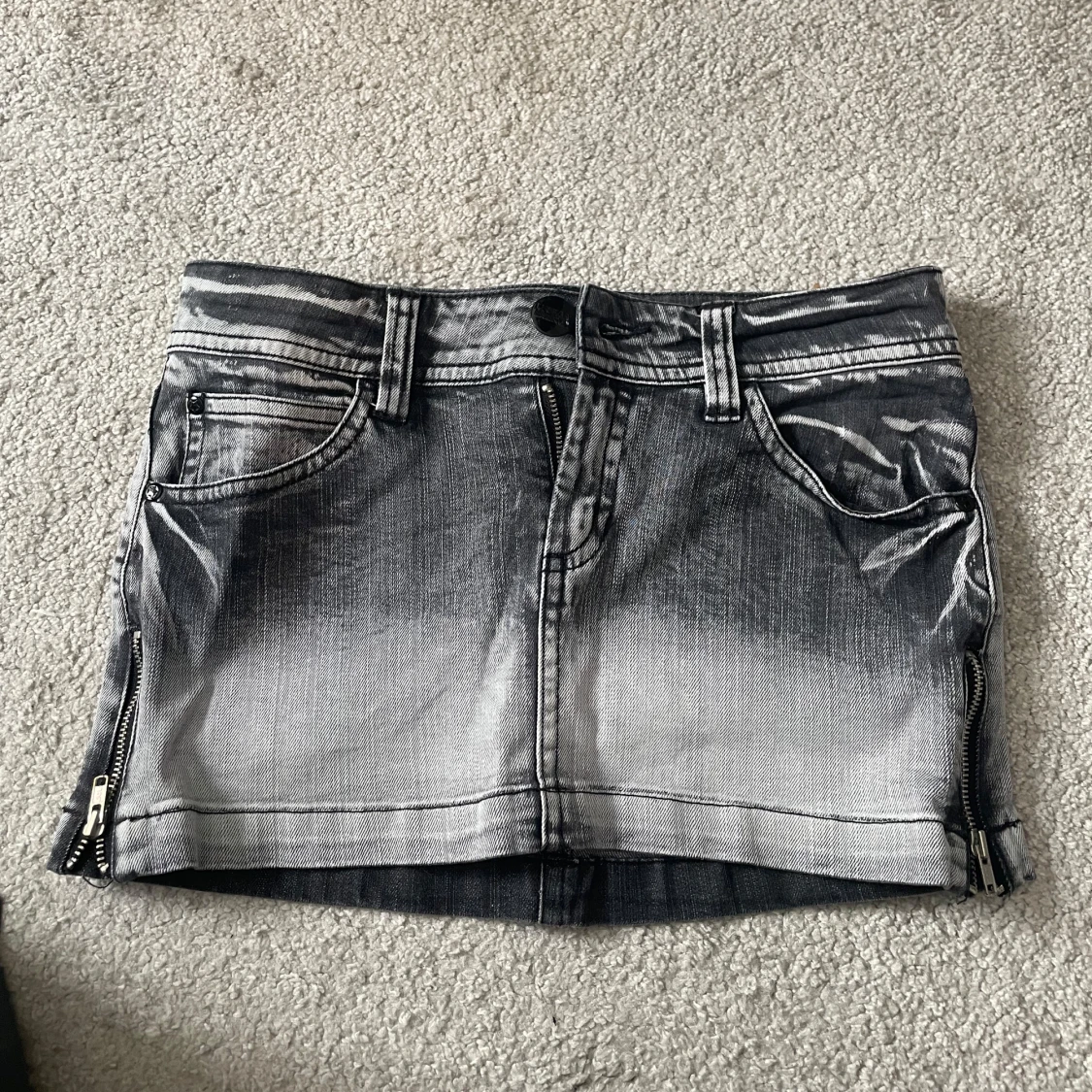 Grå jeanskjol med stjärnor - 1