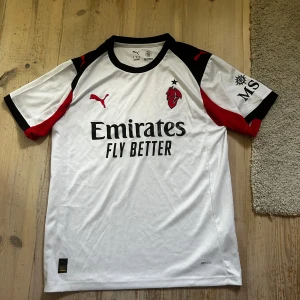 Ac Milan borta tröjor 25/26 - Storlek M , ny skick.