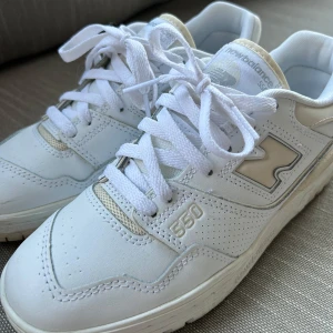 Sneakers - Vita sneakers från New Balance i storlek 38. Helt nya, bara testade.