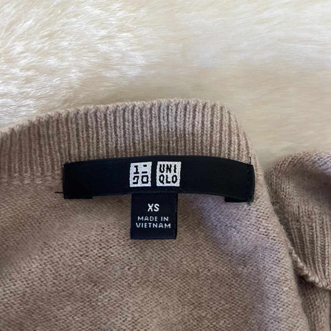 Beige Kashmir tröja från Uniqlo XS - 3