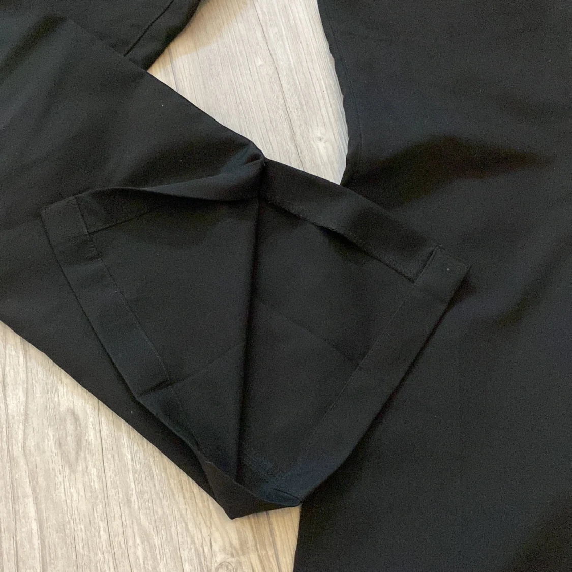 Svarta kostymbyxor med slits från BikBok - 3