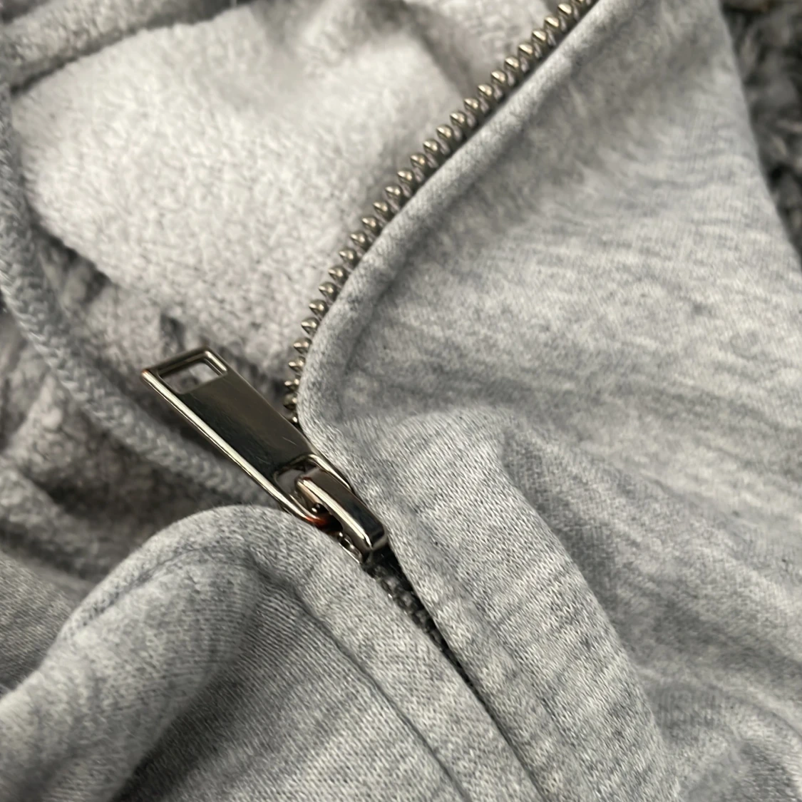 Grå hoodie med dragkedja från H&M Divided - 3
