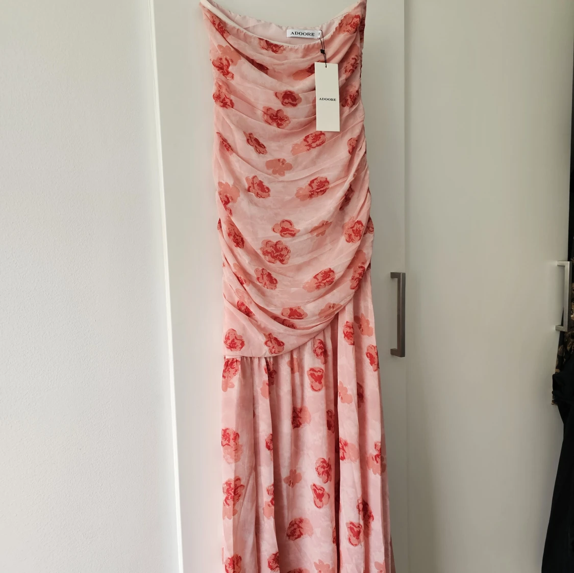 Ljusrosa blommig långklänning Adoore - 2