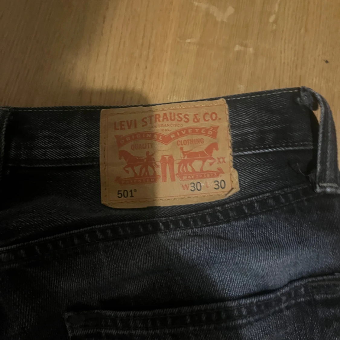Levi's 501 svarta jeans W30 L30 - 2