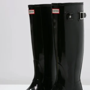 Hunter stövlar  - De trendiga svarta hunterstövlarna som är tillbaka i mode igen. De har tecken på användning och fläckar vid hälarna men annars är de fina 💞