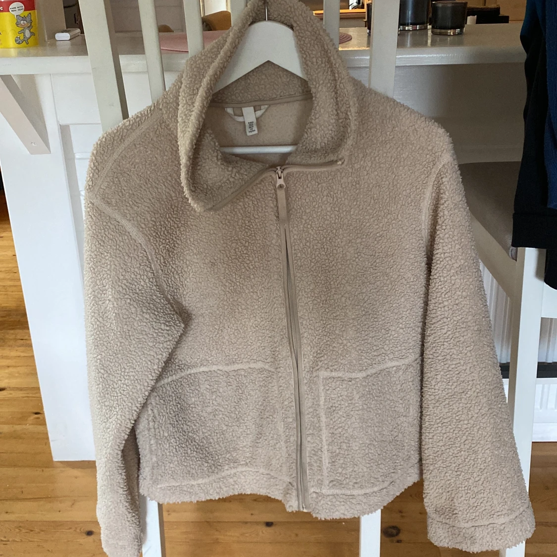 Beige teddyjacka med dragkedja M