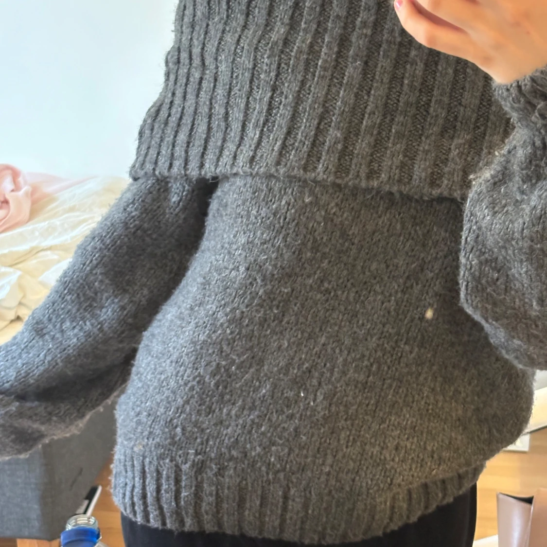 Mörkgrå offshoulder stickad tröja - 1