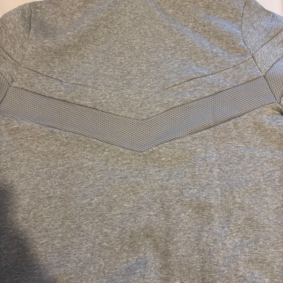 Grå hoodie från Trapstar med T-logga - 1