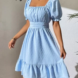 Klänning - Ljusblå klänning från shein med prickar och snörning bak. Aldrig använd endast testad. Storlek S Första bilderna är lånad från shein och de andra mina egna. Nypris: 209kr Tvättar allt innan, skriv för mer bilder eller om du har några frågor.💞