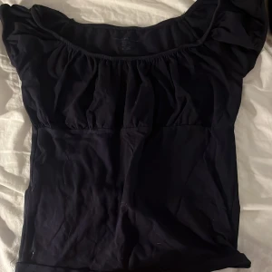 Brandy Melville tröja - Marin blå tröja från brandy :) står one size men uppskattar den som storlek S men också XS