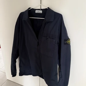 Mörkblå overshirt från Stone Island - Navy overshirt från Stone Island