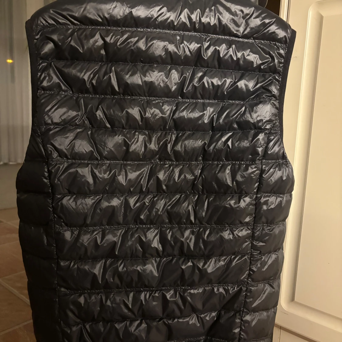 Svart dunväst från EA7 Emporio Armani - 3