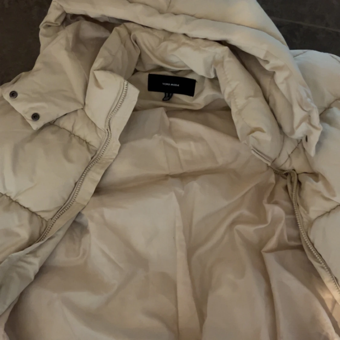 Beige pufferjacka från Vero Moda (PRIS KAN DISKUTERAS) - 3