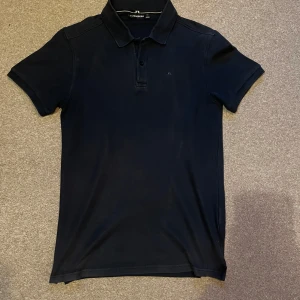 Piké J.Lindberg - Säjer en piké från J.Lindberg i storlek S! Hör av er om mer info!