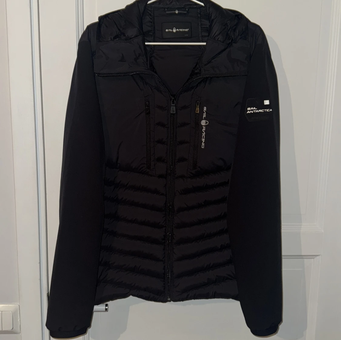 Svart Hybridjacja från Sail Racing