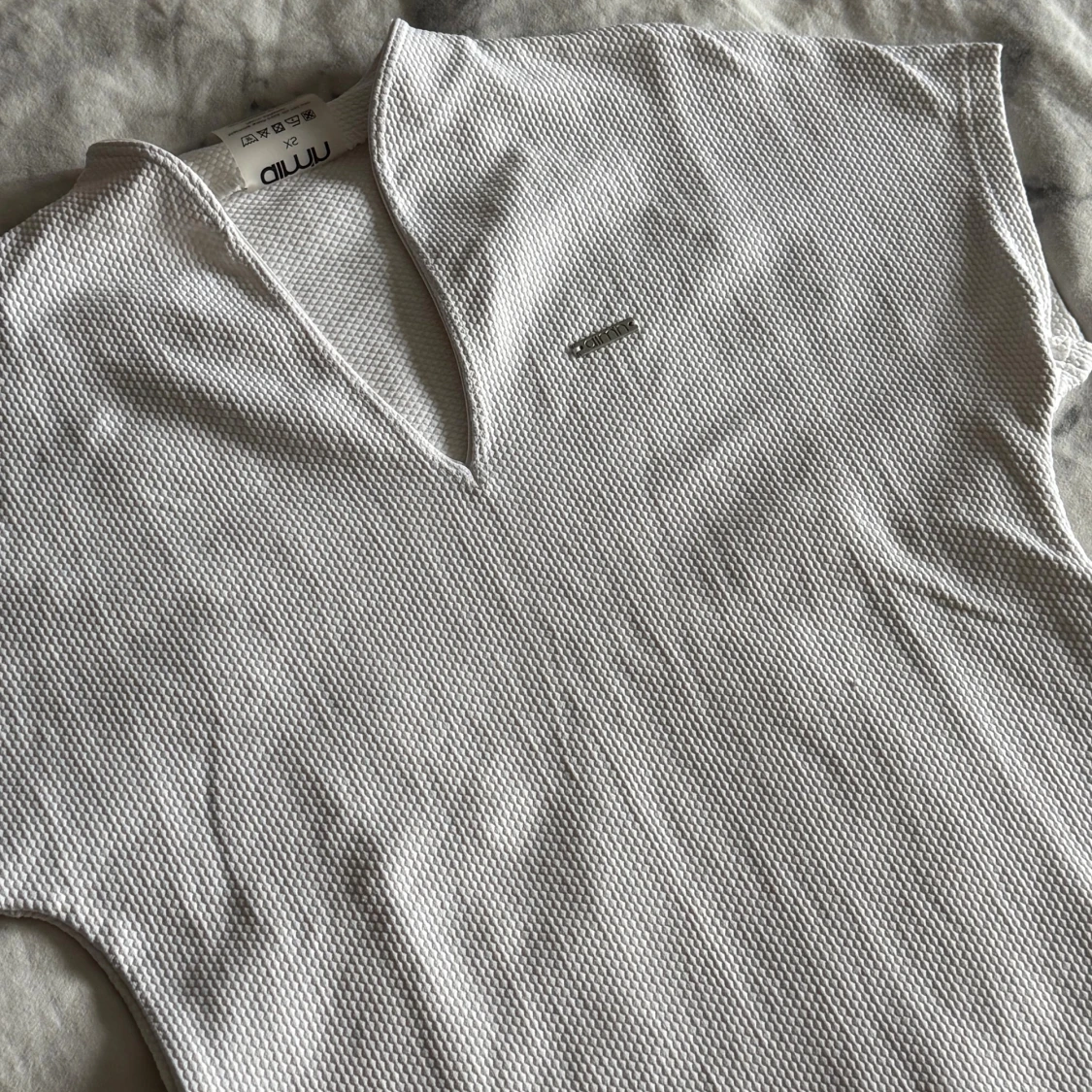 Vit strukturerad topp från Aim'n XS - 1