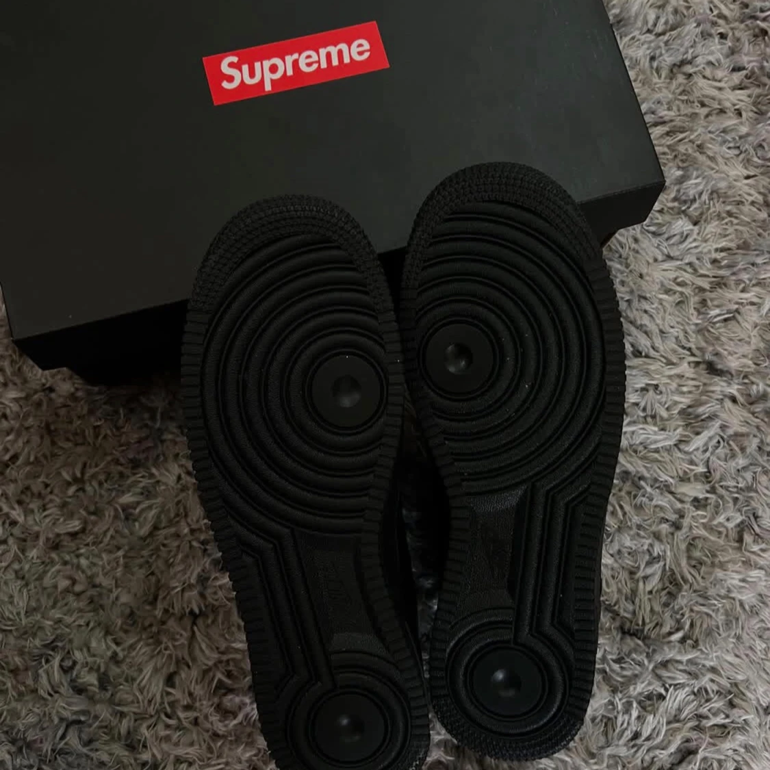 Supreme svarta sneakers - 2