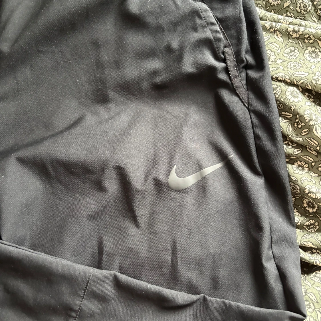 Svarta Nike Dri-Fit träningsbyxor M