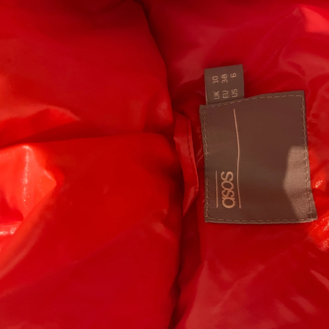 Röd pufferjacka från ASOS - 1
