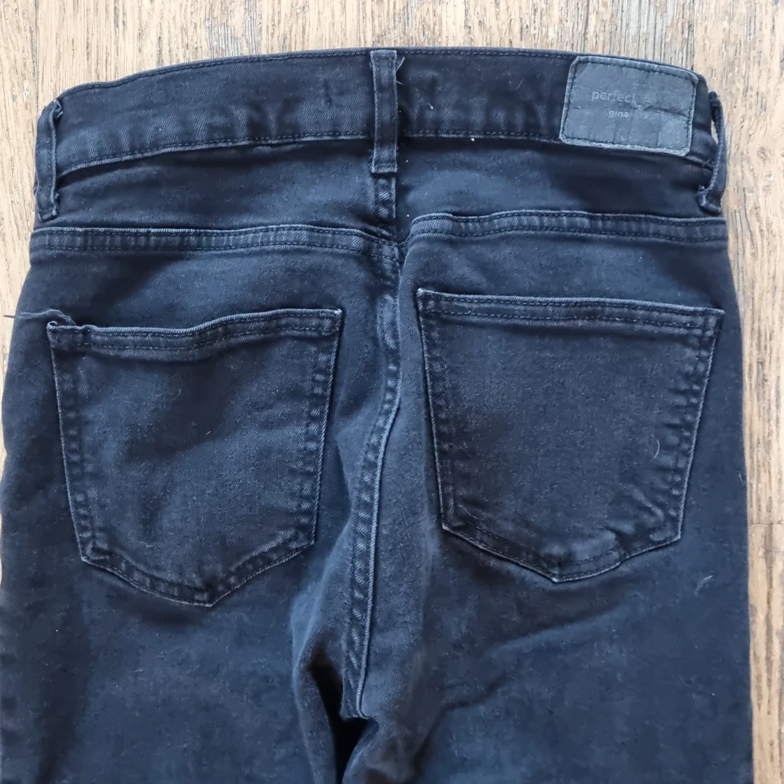 Svarta bootcut jeans från Perfect Jeans - 4