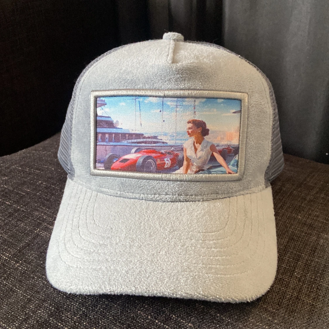 Grå keps med retrotryck