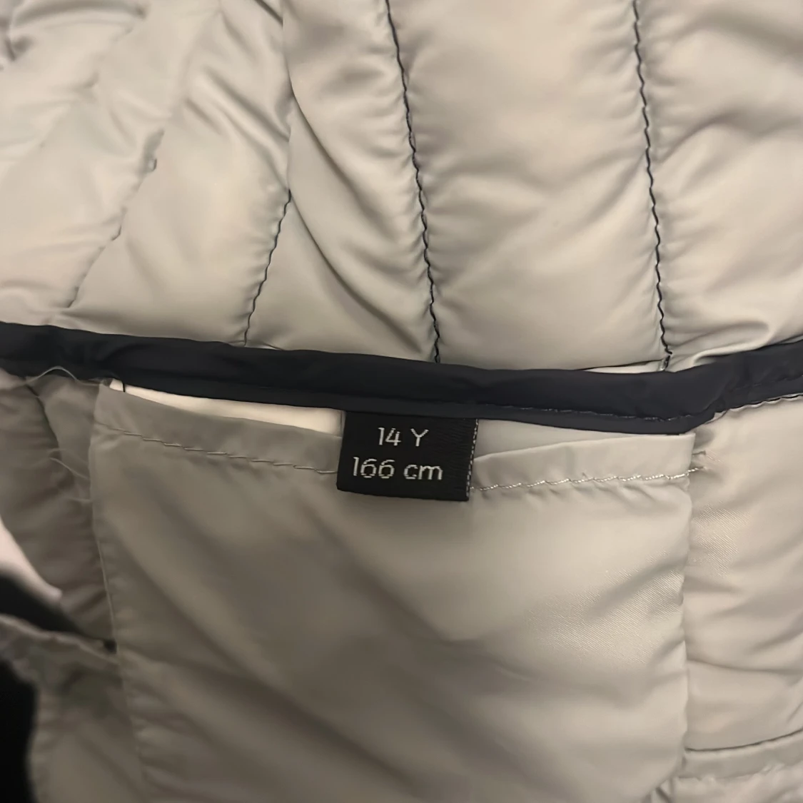 Svart dunväst från Colmar - 3