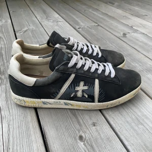 Premiata skor - | Premiata skor som passar perfekt till sommarn!| Storlek 41 | Skick 8/10 | Retail: 2600kr | Tveka inte på att skriva om du har frågor eller funderingar💫
