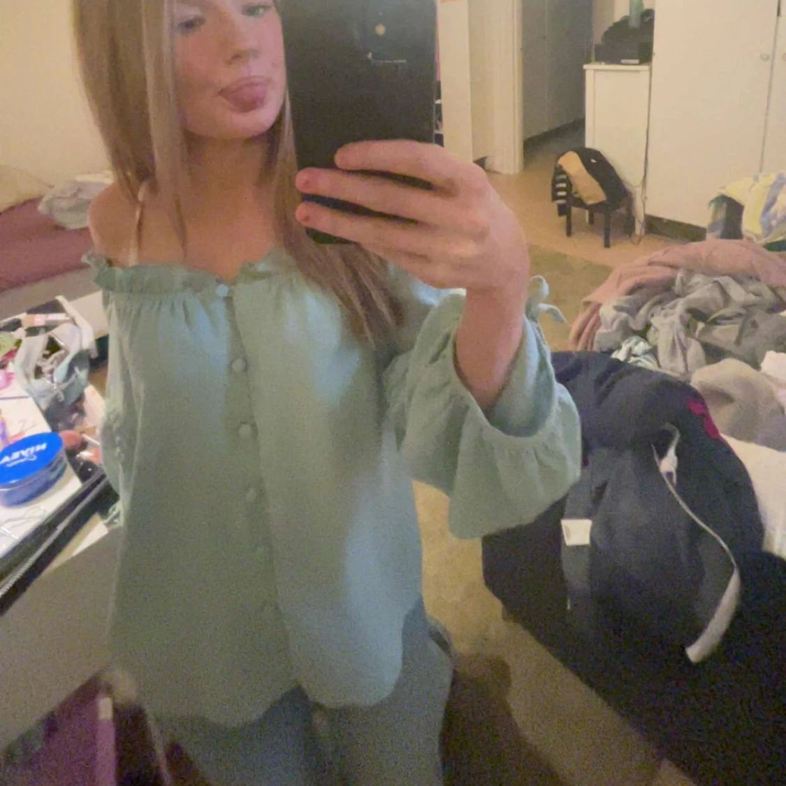 Grön offshoulder blus