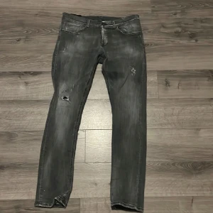 Dondup jeans - Snygga grå dondup jeans som knappt är använda. Köpta på careofcarl 