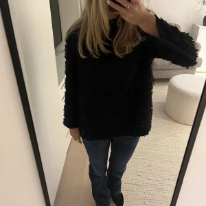 Svart blus  - Jätte söt blus från Lindex. Knappt använd. Kan skickas mer bilder.