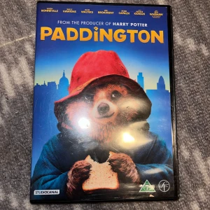 Paddington dvd - Paddington dvd. Testattu toimivaksi.  Ikäraja k7. Kielet- englanti, ruotsi, norja, tanska, suomi. Kissatalous MMM Mikäli hinta ei miellytä tarjoa rohkeasti, lisätietoja saa kysymällä Katsothan myös muut ilmoitukseni!!