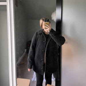 Teddy jacka - Teddy jacka från vero Moda. Används 1-2 gånger 