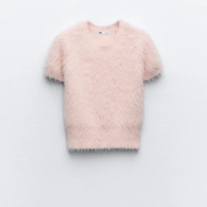 Rosa tröja från Zara - Säljer nu denna fina och supermysiga tröja då den inte kommer till användning längre, jättefin och jätteskönt material.💞