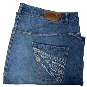 Rocawear Baggy jeans - Rocawear Baggy jeans. W46 [Ytterbenslängd 121cm] [Innerbenslängd 85cm] [Midja 57cm] [Benöppning 26cm]