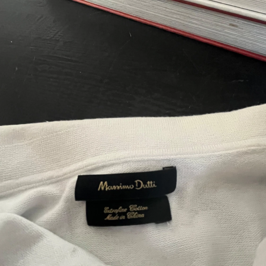 Vit kortärmad t-shirt från Massimo Dutti - 2