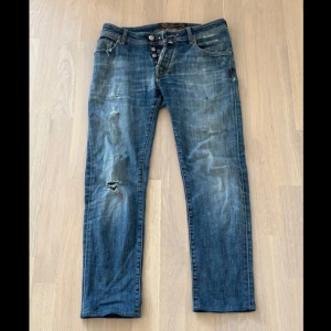 Jacob cohen jeans - Snygga Jacob cohen i modellen 622, slim fit jeans i storleken 30. Skriv vid mer bilder eller frågor!