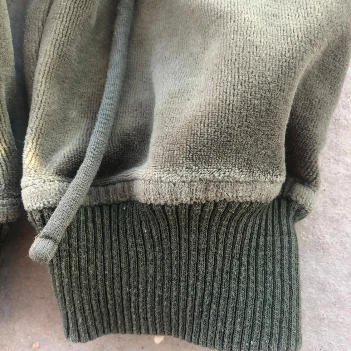 Olivgrön mjukisdress med dragkedja - 3