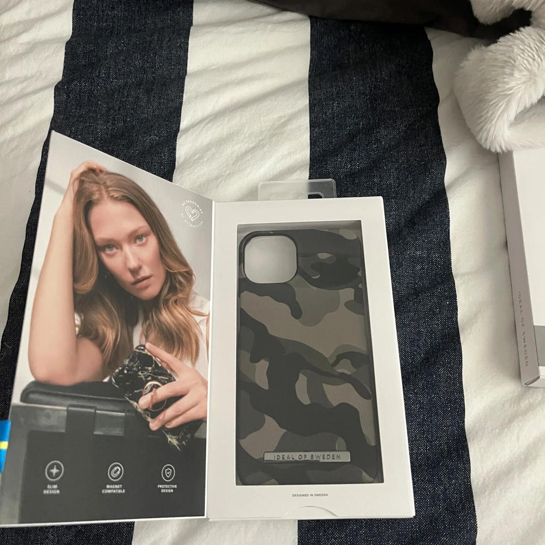 Mattsvart kamouflage mobilskal från iDeal of Sweden - 1