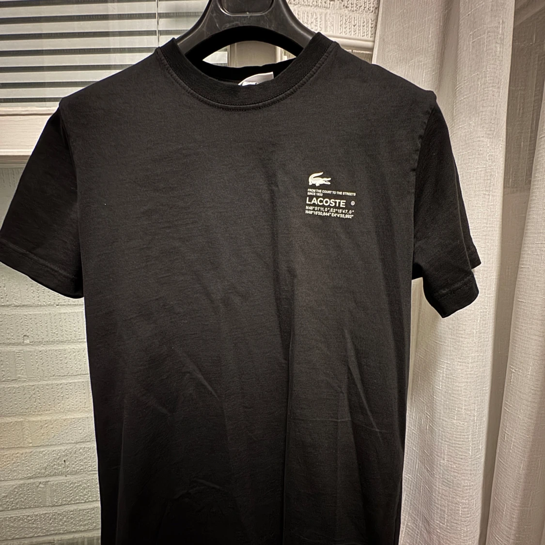 Svart t-shirt från Lacoste - 1