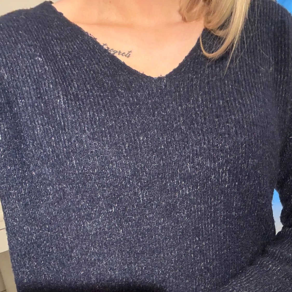 Mörkblå stickad tröja - 1
